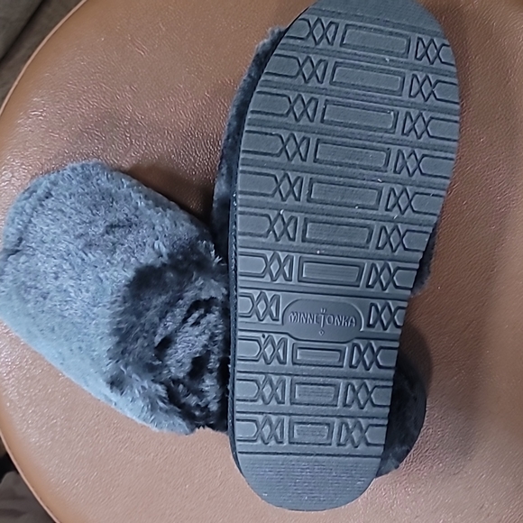 Lilly Faux Shearling SlippersMINNETONKA - Picture 6 of 9